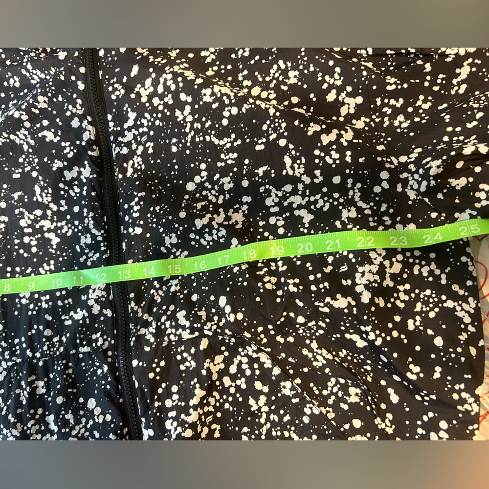 Fabletics Oversized Flyweight Zipper Nylon Windbr… - image 8
